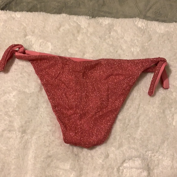 Bikini - Picture 2 of 3